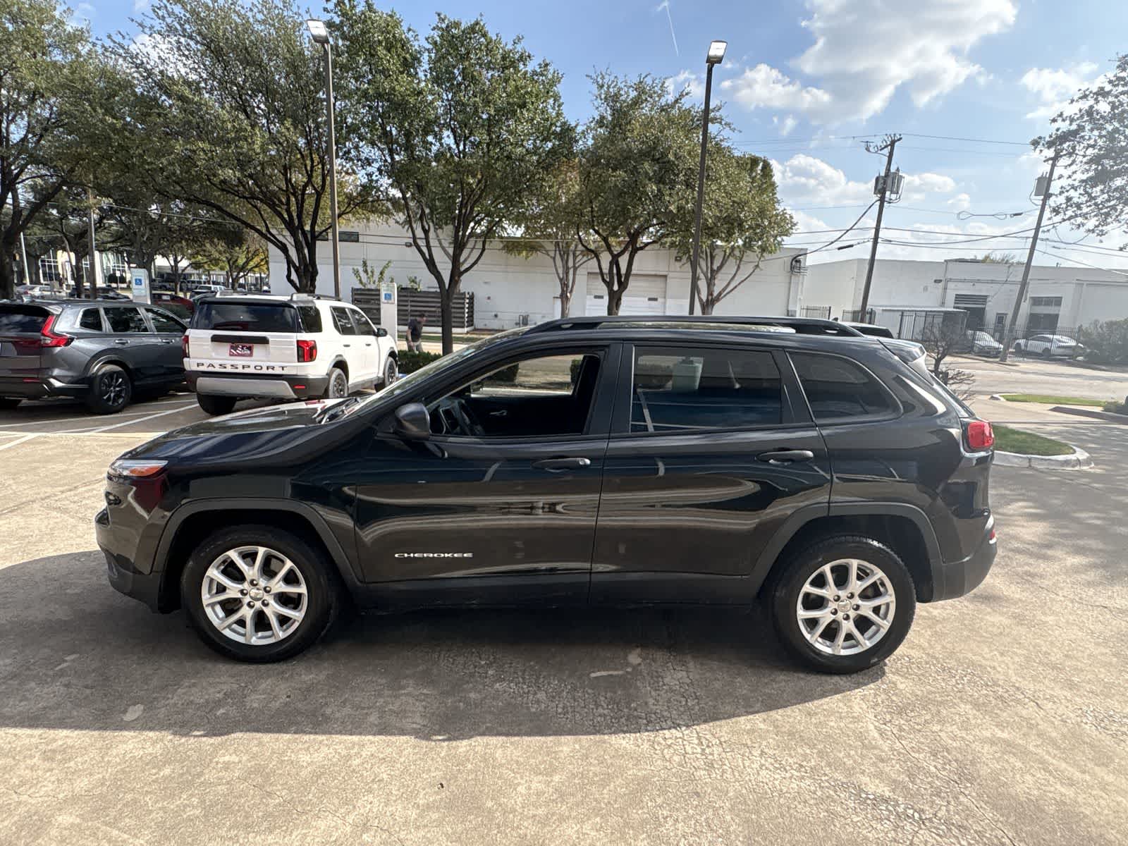 Thumbnail: 2016 Jeep Cherokee - 3