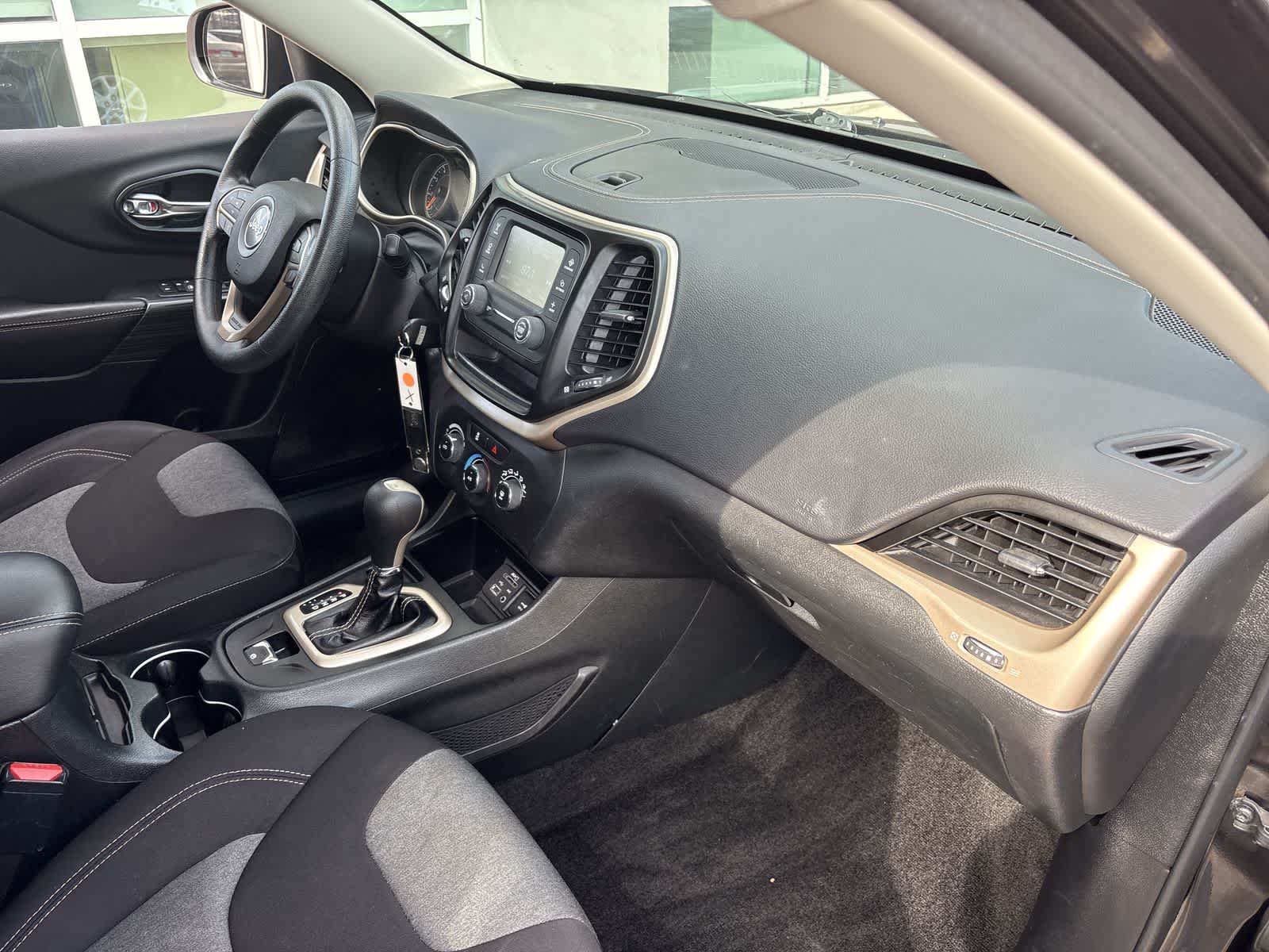 Thumbnail: 2016 Jeep Cherokee - 22