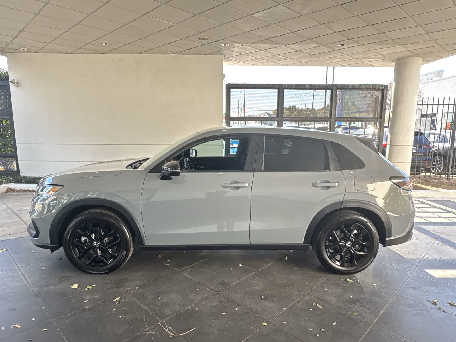 2025 Honda HR-V Sport photo 2