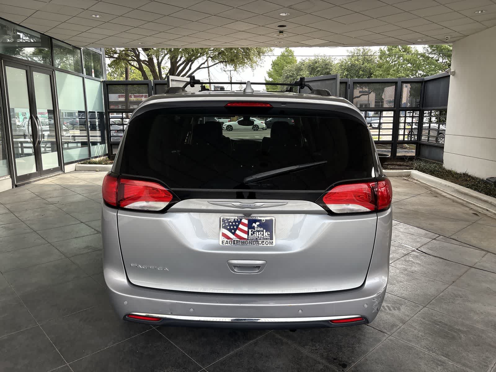 Thumbnail: 2017 Chrysler Pacifica - 5