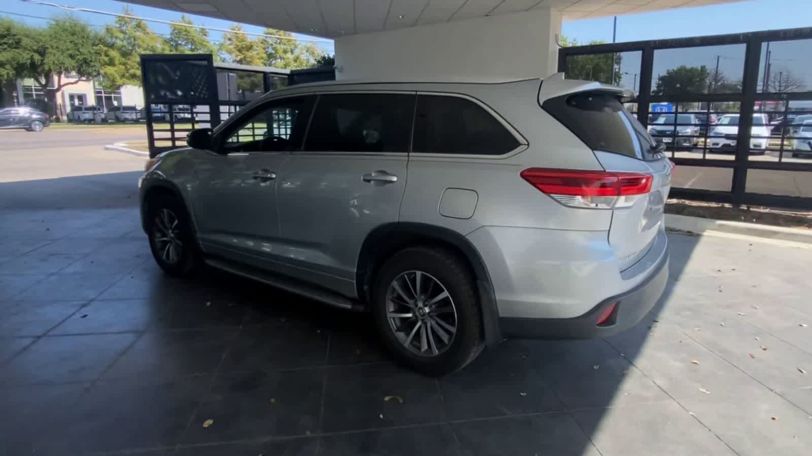 Thumbnail: 2017 Toyota Highlander - 6