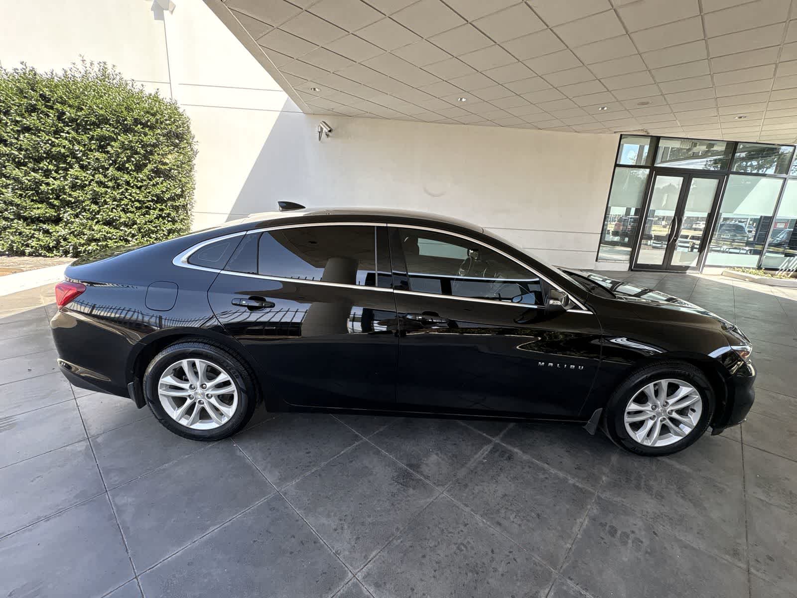 Thumbnail: 2016 Chevrolet Malibu - 24
