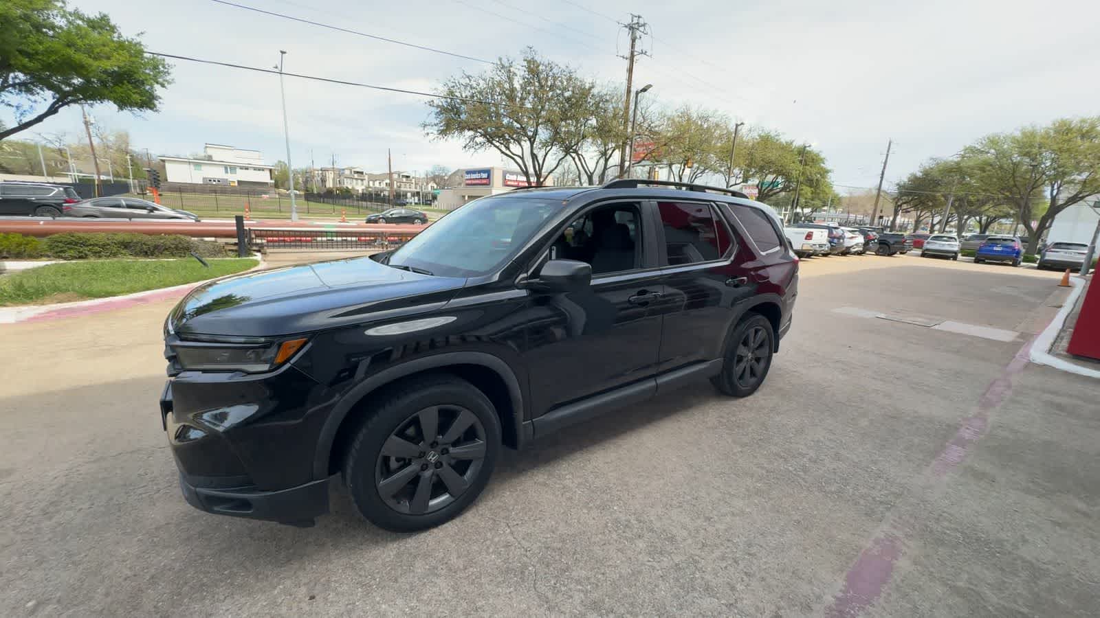 Thumbnail: 2023 Honda Pilot - 4