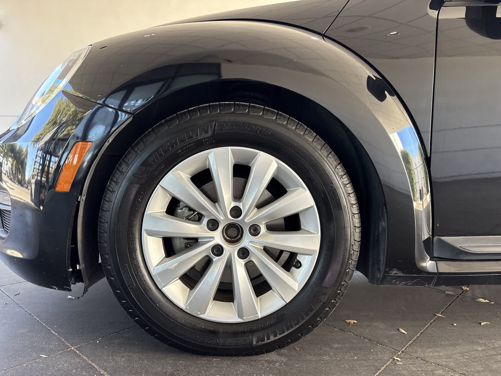 Thumbnail: 2015 Volkswagen Beetle - 8