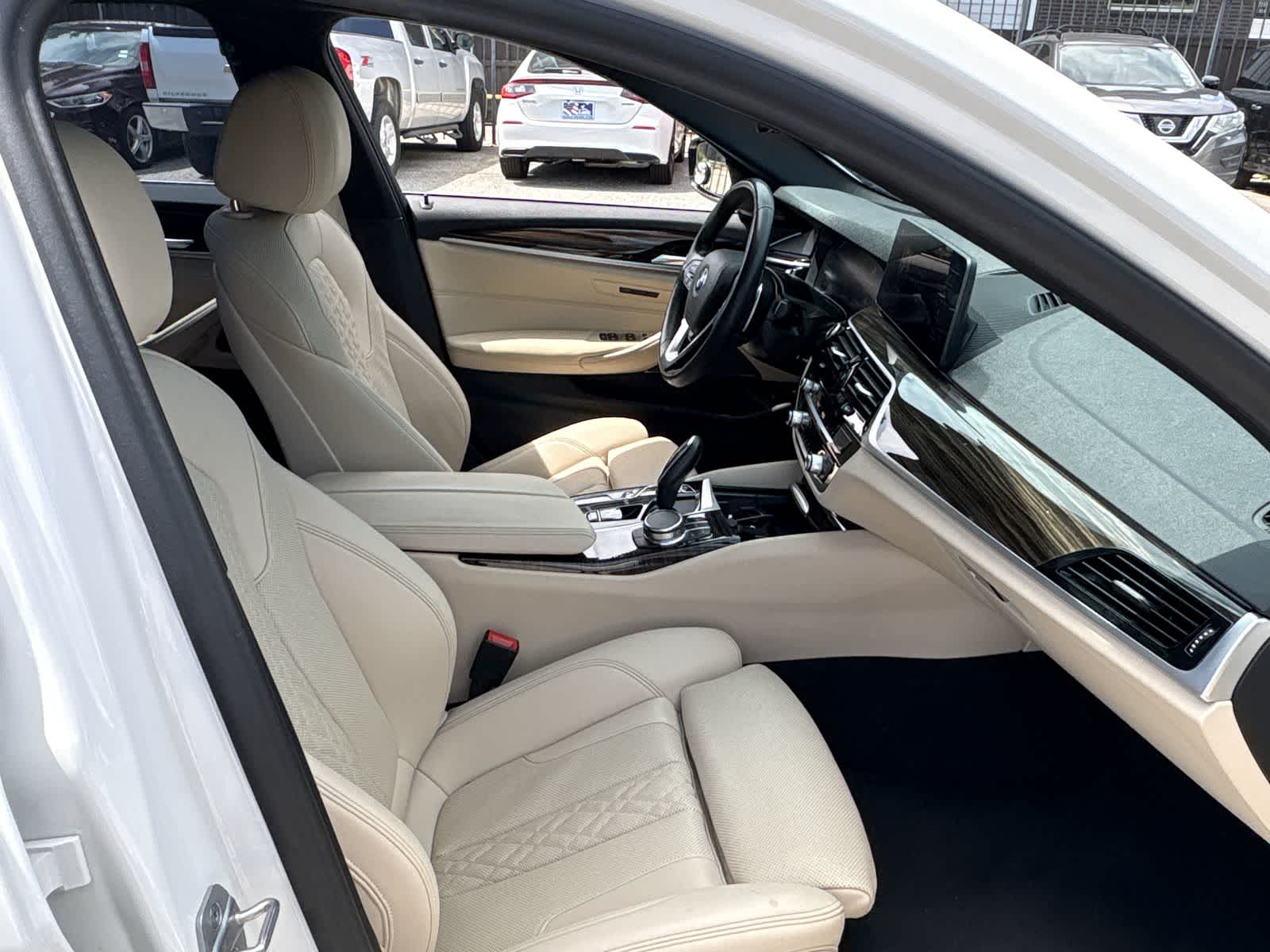 Thumbnail: 2023 BMW 5 Series - 16
