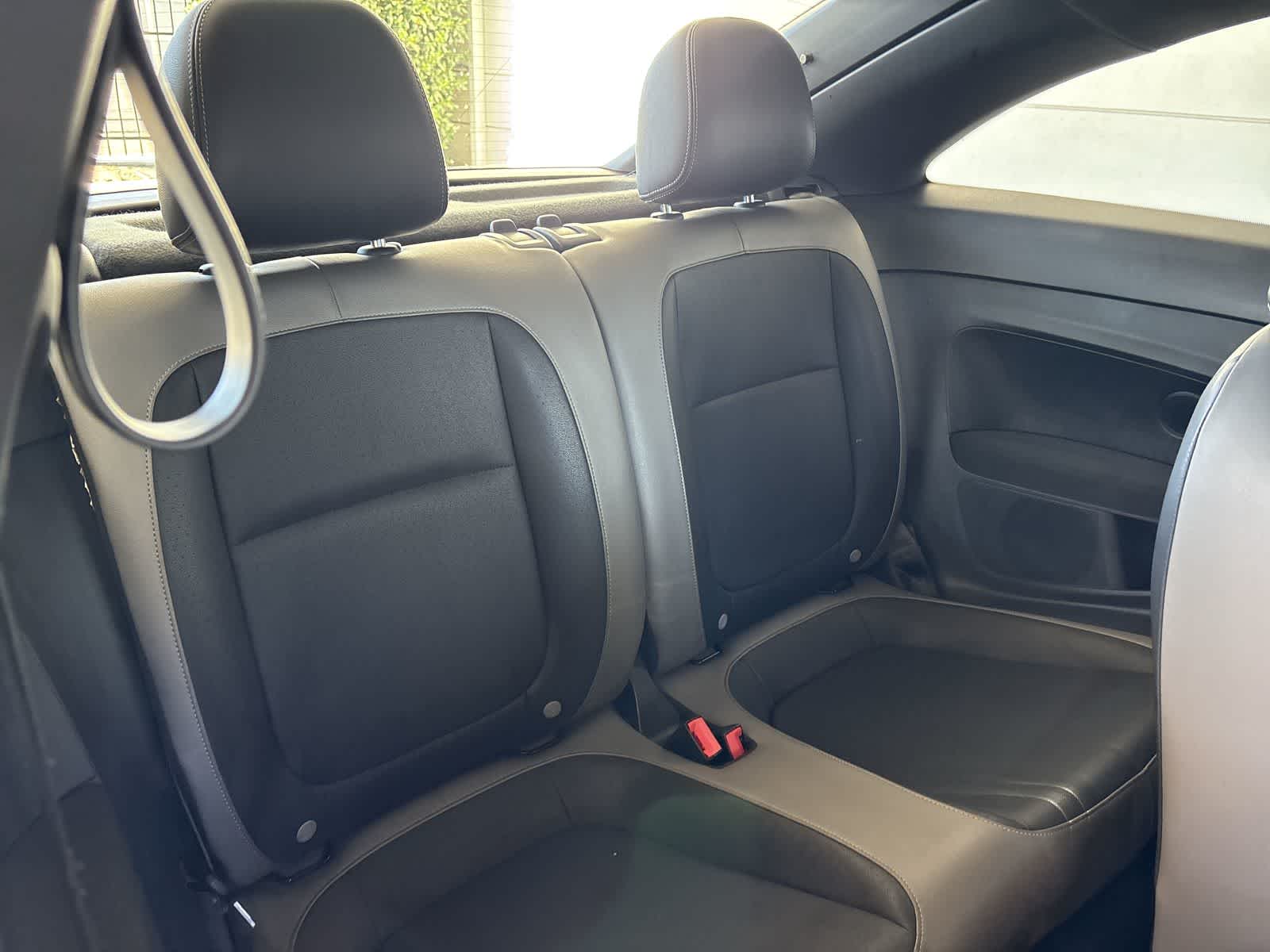 Thumbnail: 2015 Volkswagen Beetle - 12