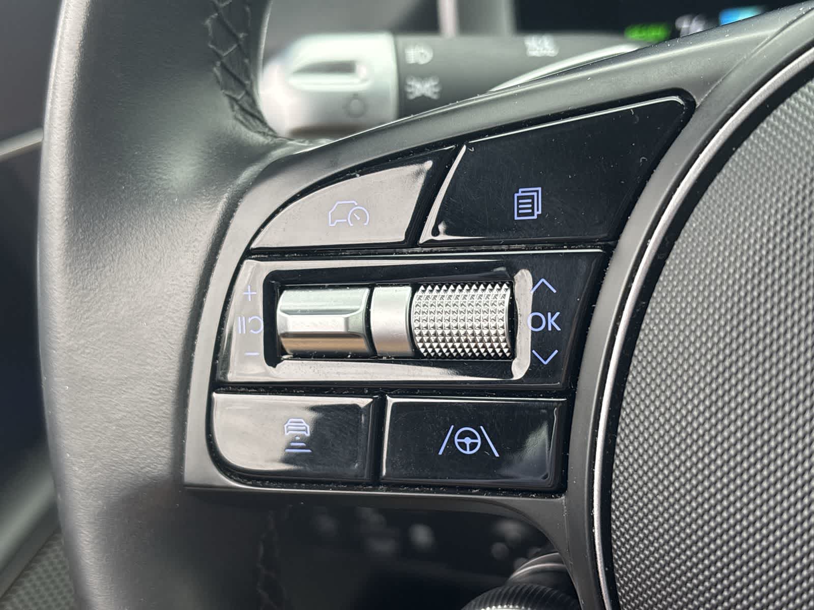 Thumbnail: 2023 Hyundai Ioniq 6 - 22