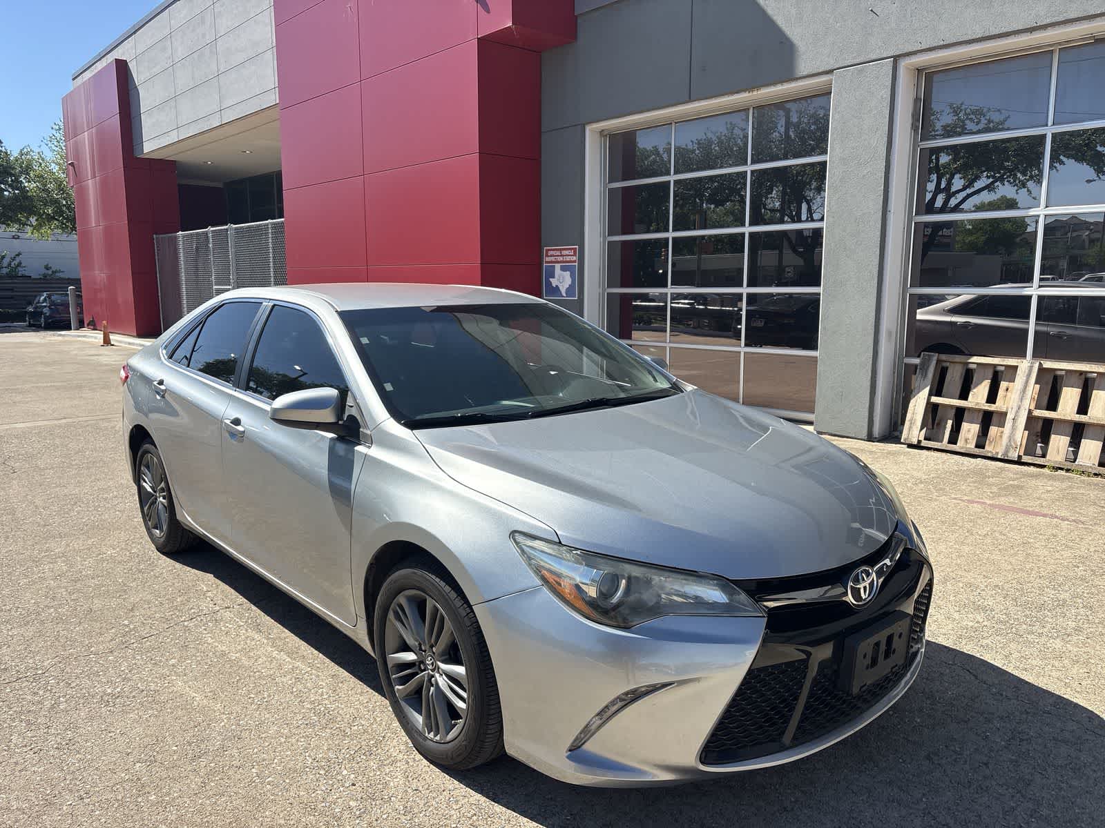 Thumbnail: 2015 Toyota Camry - 16