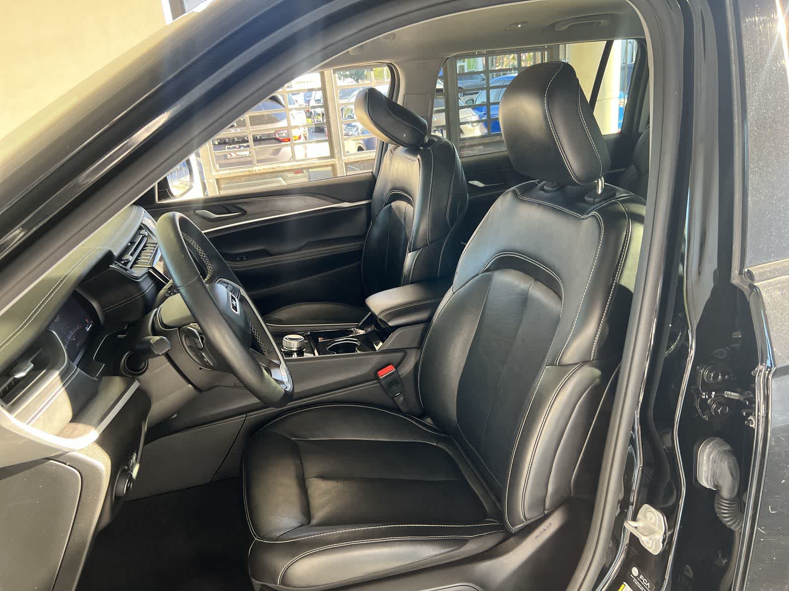 Thumbnail: 2022 Jeep Grand Cherokee - 10