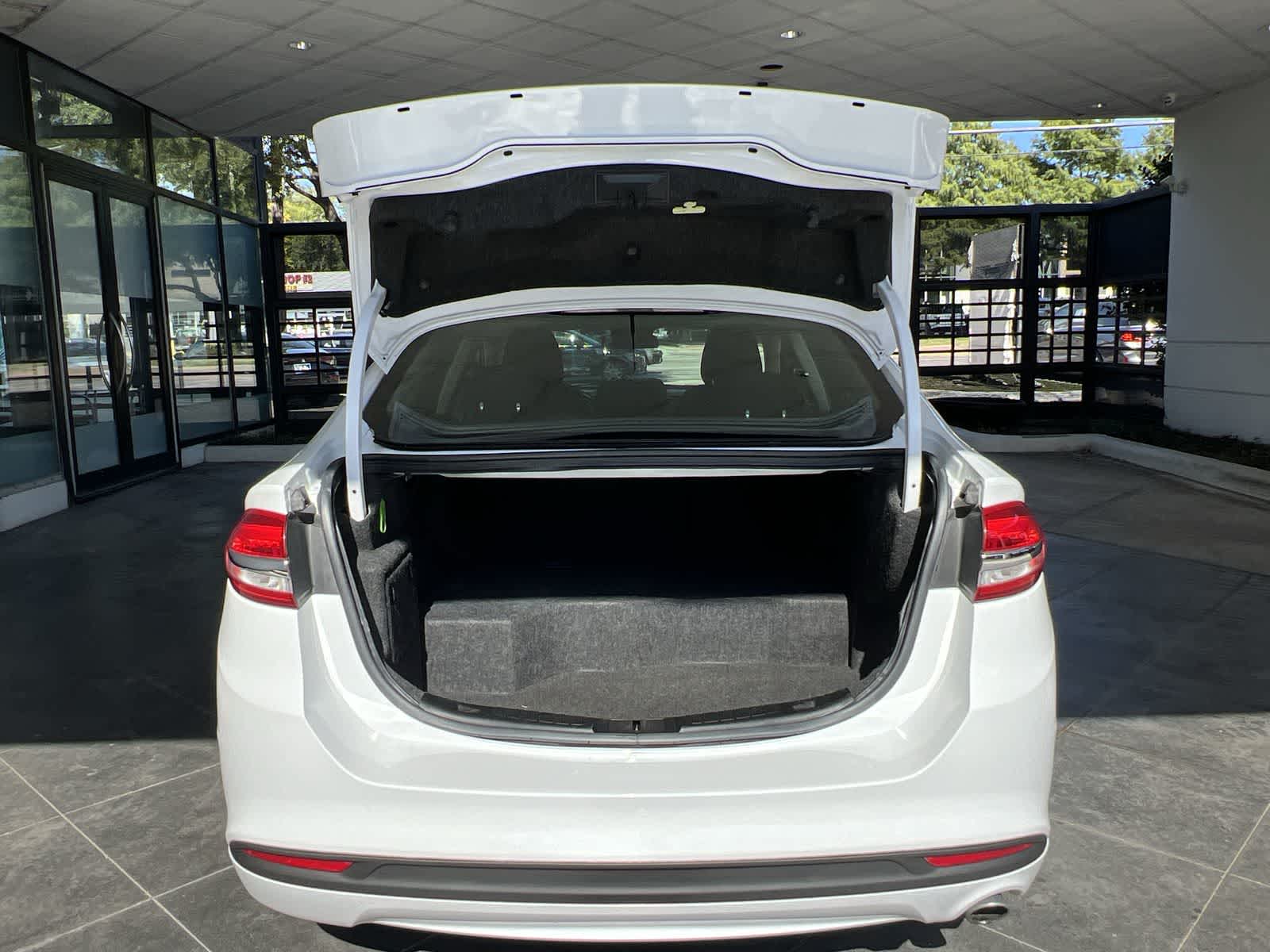 Thumbnail: 2018 Ford Fusion - 18