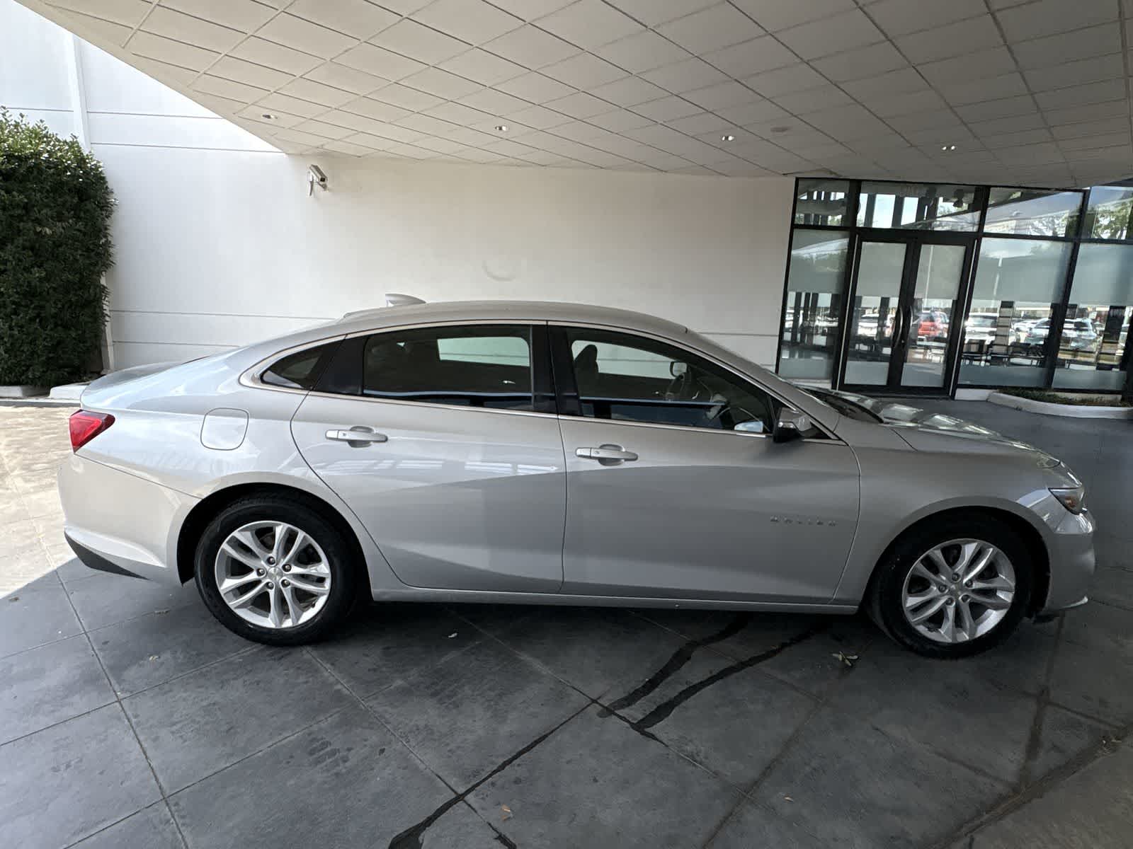 Thumbnail: 2017 Chevrolet Malibu - 23