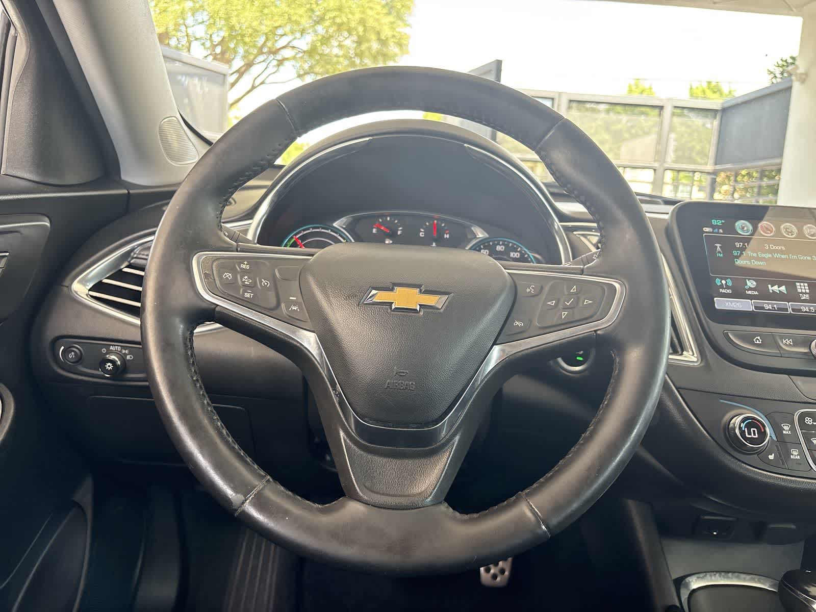 Thumbnail: 2017 Chevrolet Malibu - 14