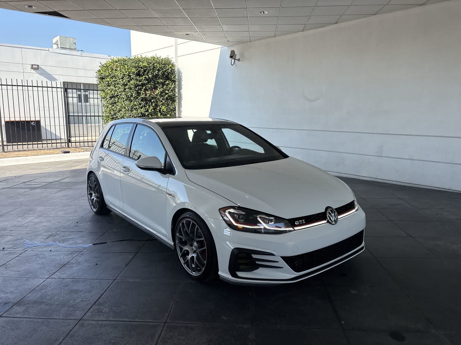 Thumbnail: 2018 Volkswagen Golf - 22