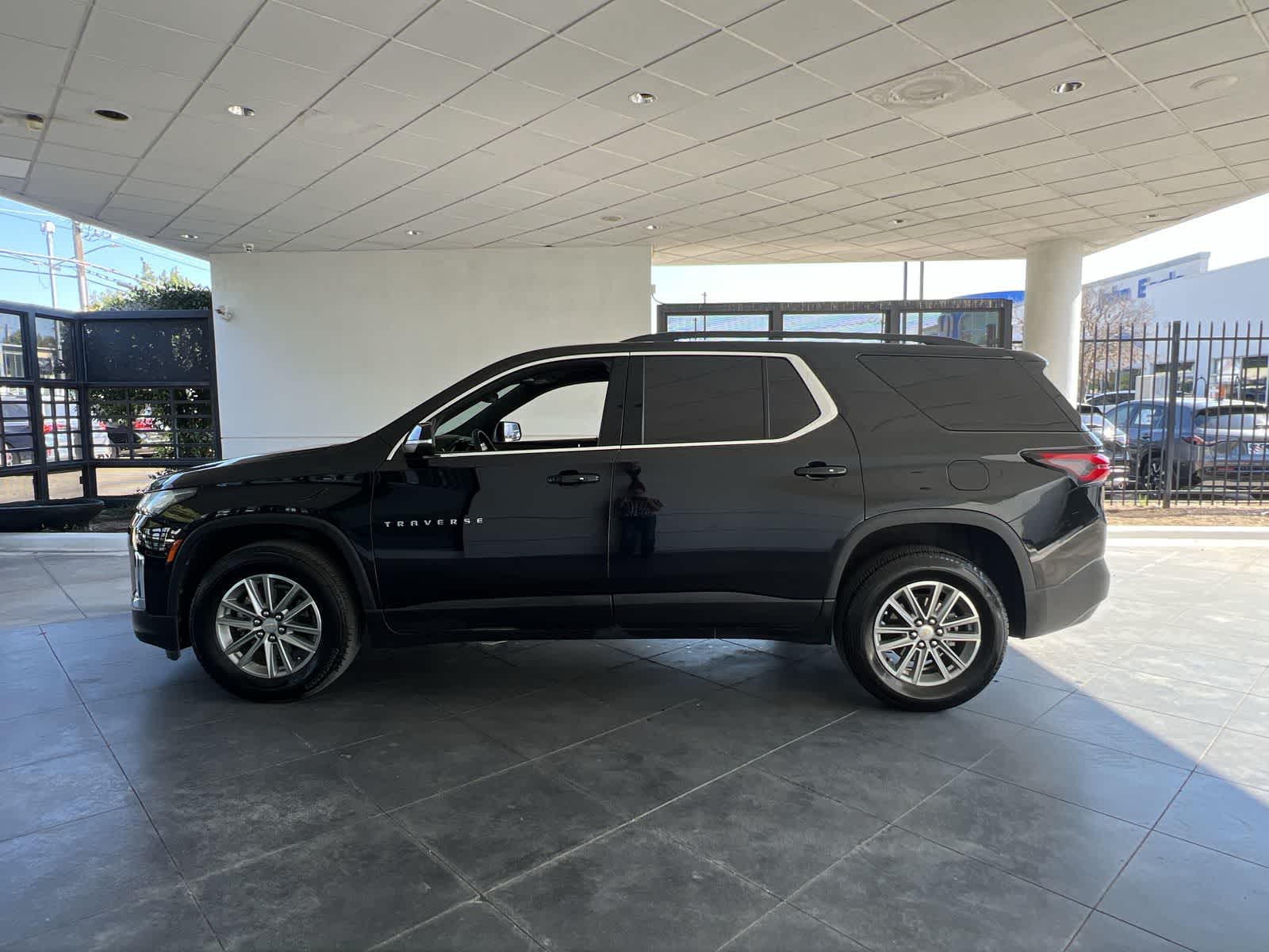 Thumbnail: 2023 Chevrolet Traverse - 3