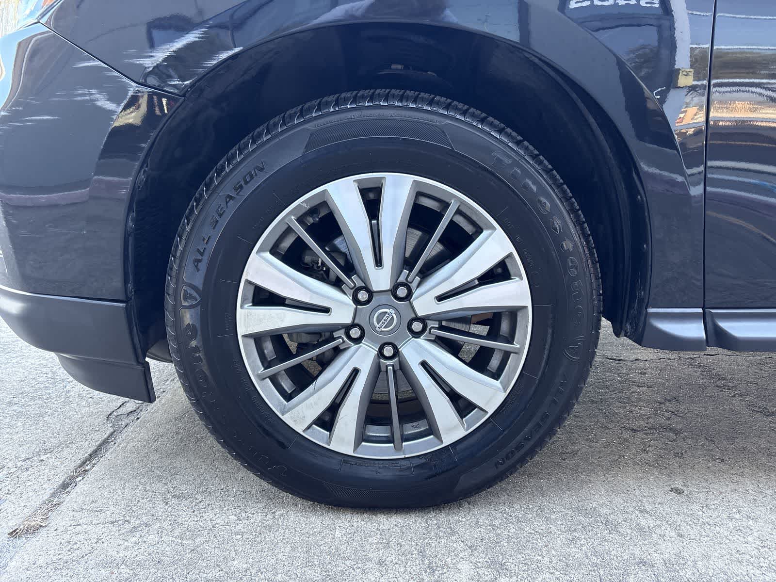 Thumbnail: 2020 Nissan Pathfinder - 8