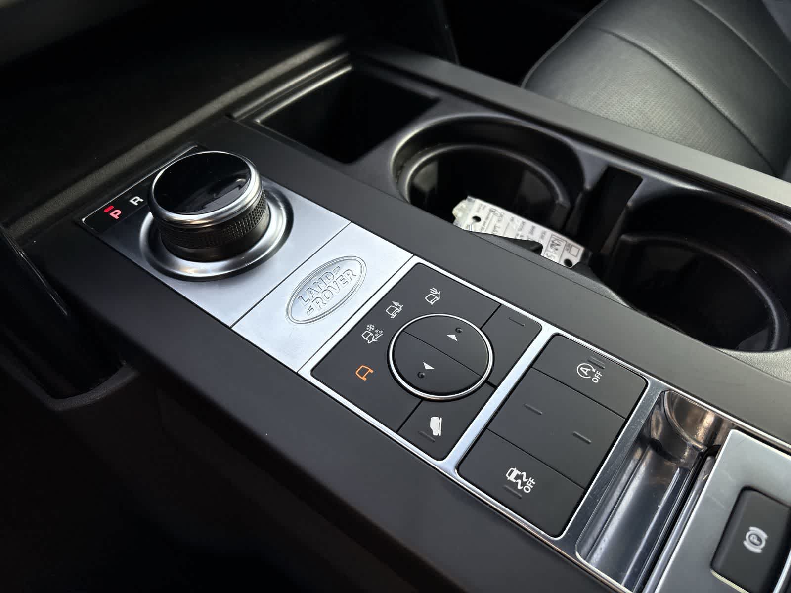 Thumbnail: 2019 Land Rover Discovery - 16