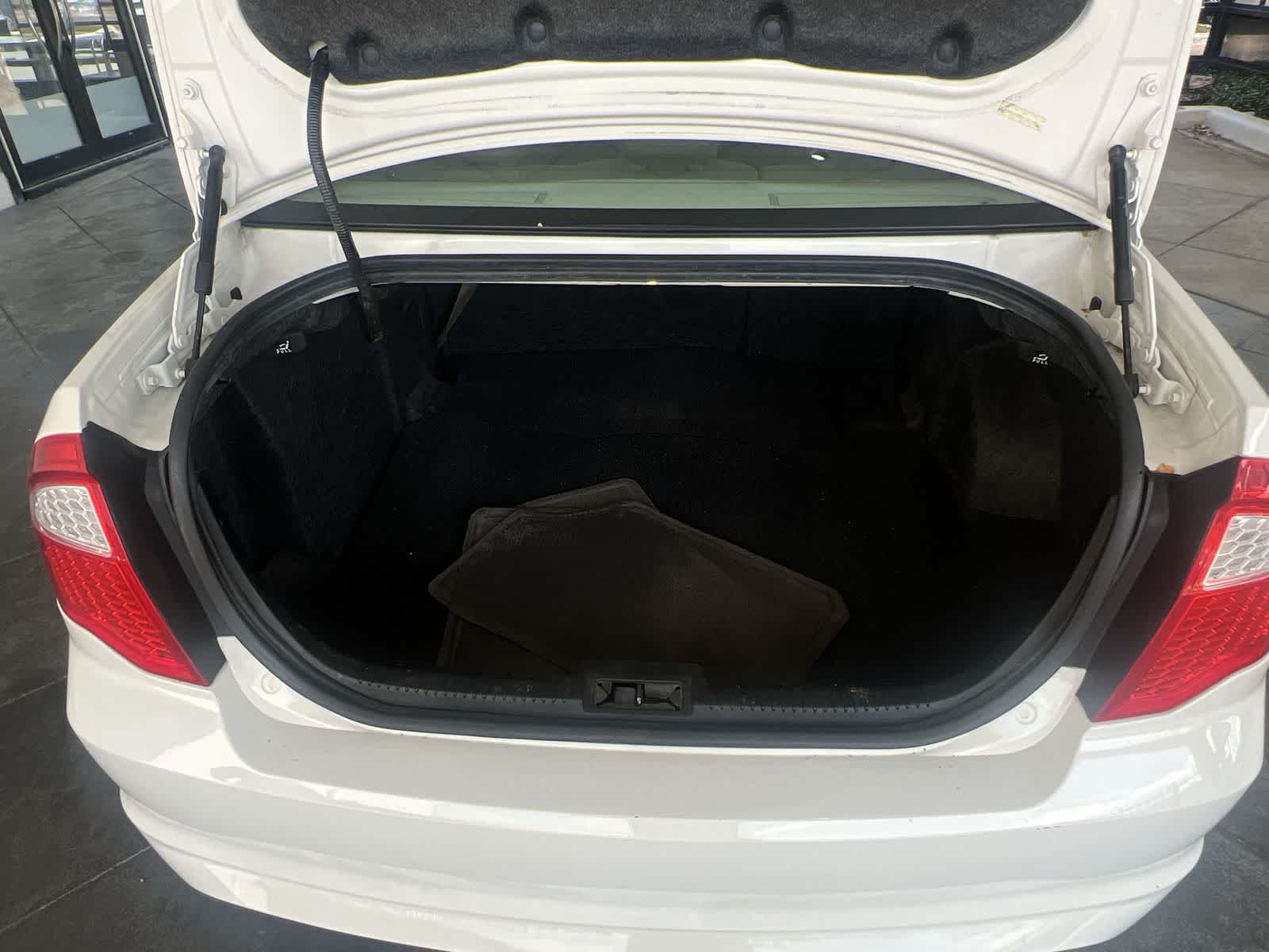 Thumbnail: 2012 Ford Fusion - 18