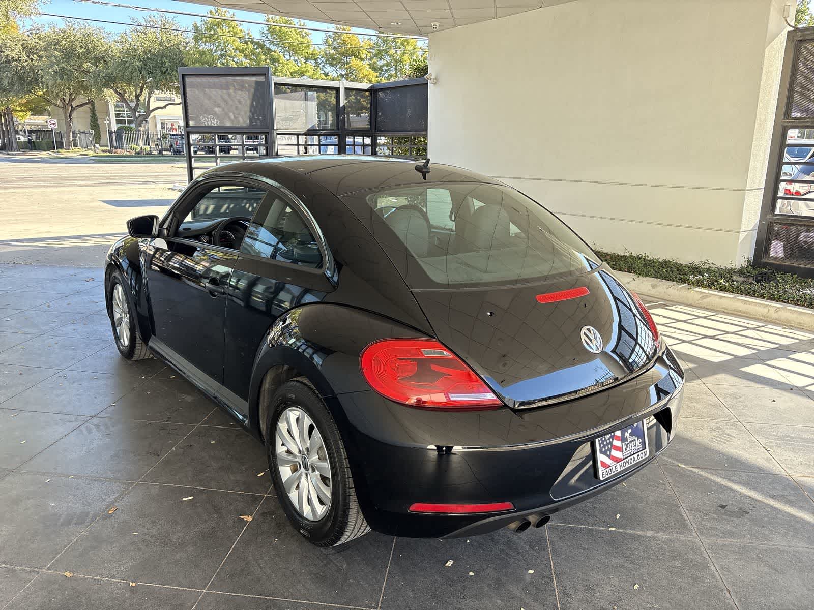 Thumbnail: 2015 Volkswagen Beetle - 4