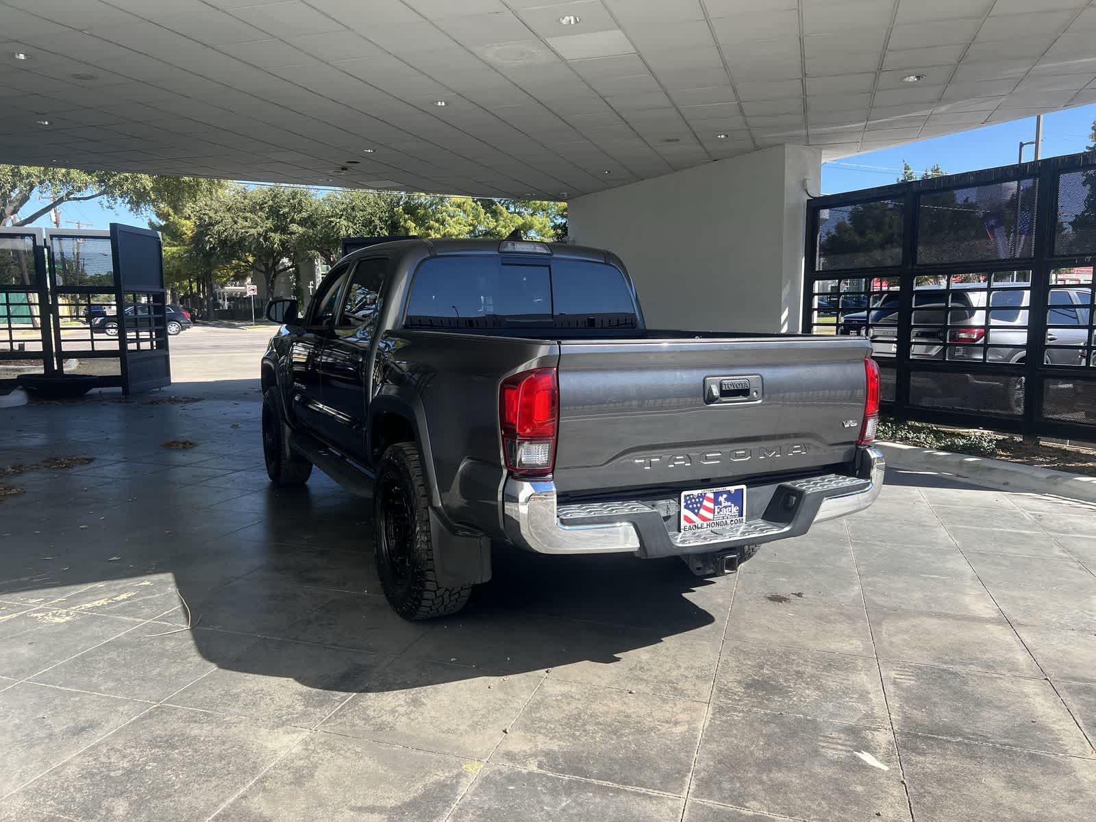 Thumbnail: 2018 Toyota Tacoma - 4