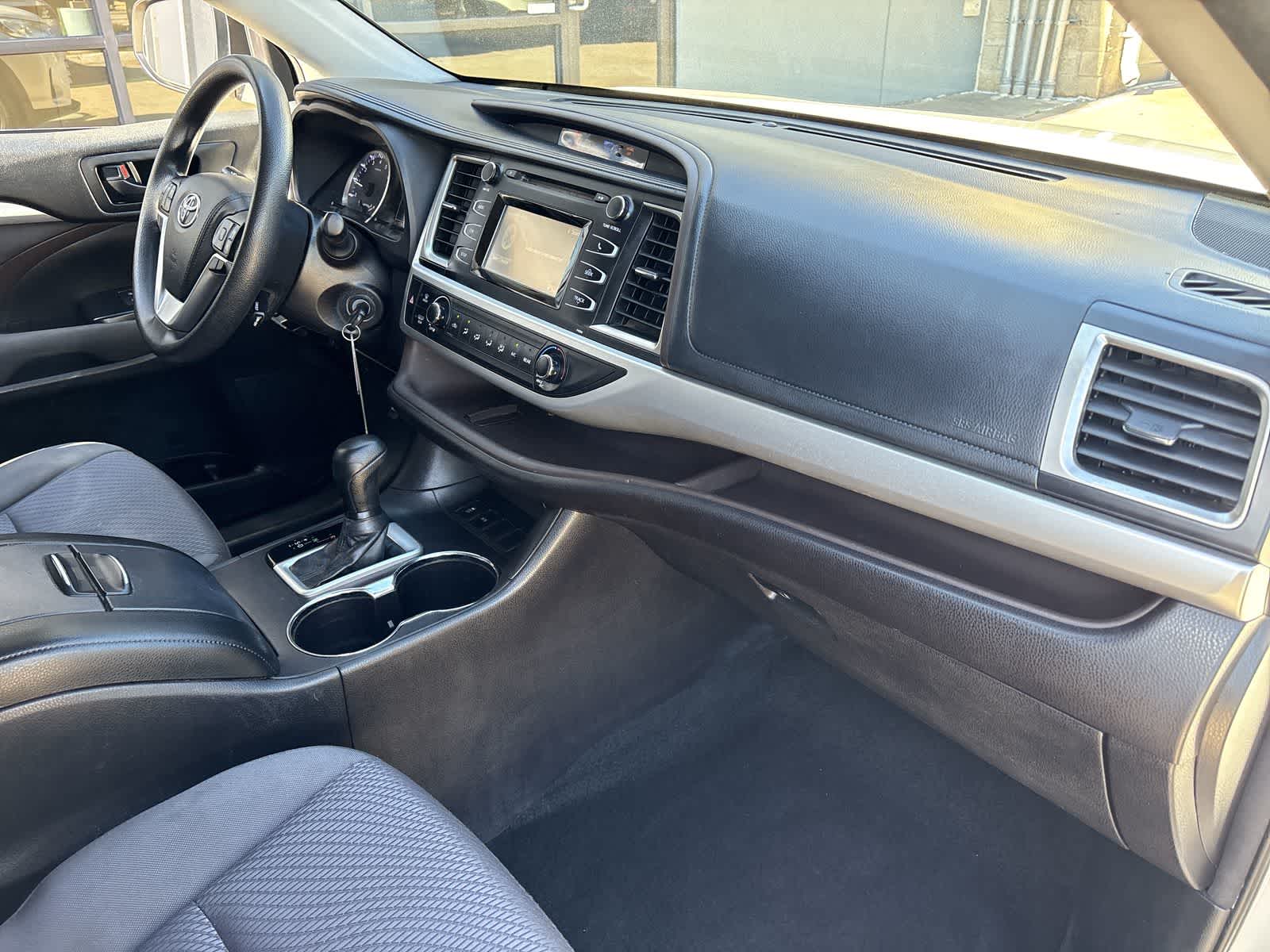 Thumbnail: 2017 Toyota Highlander - 30