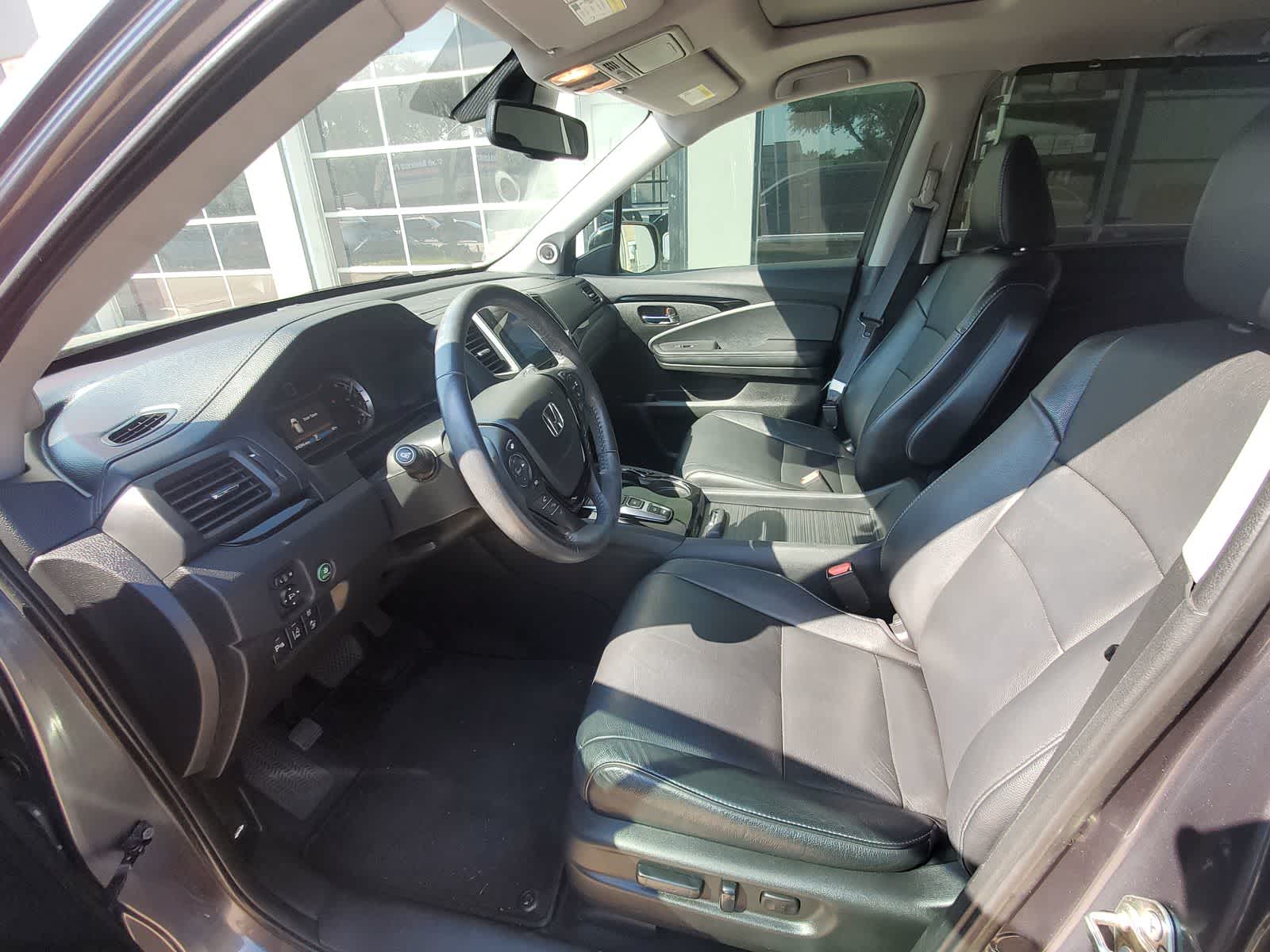 Thumbnail: 2017 Honda Pilot - 12