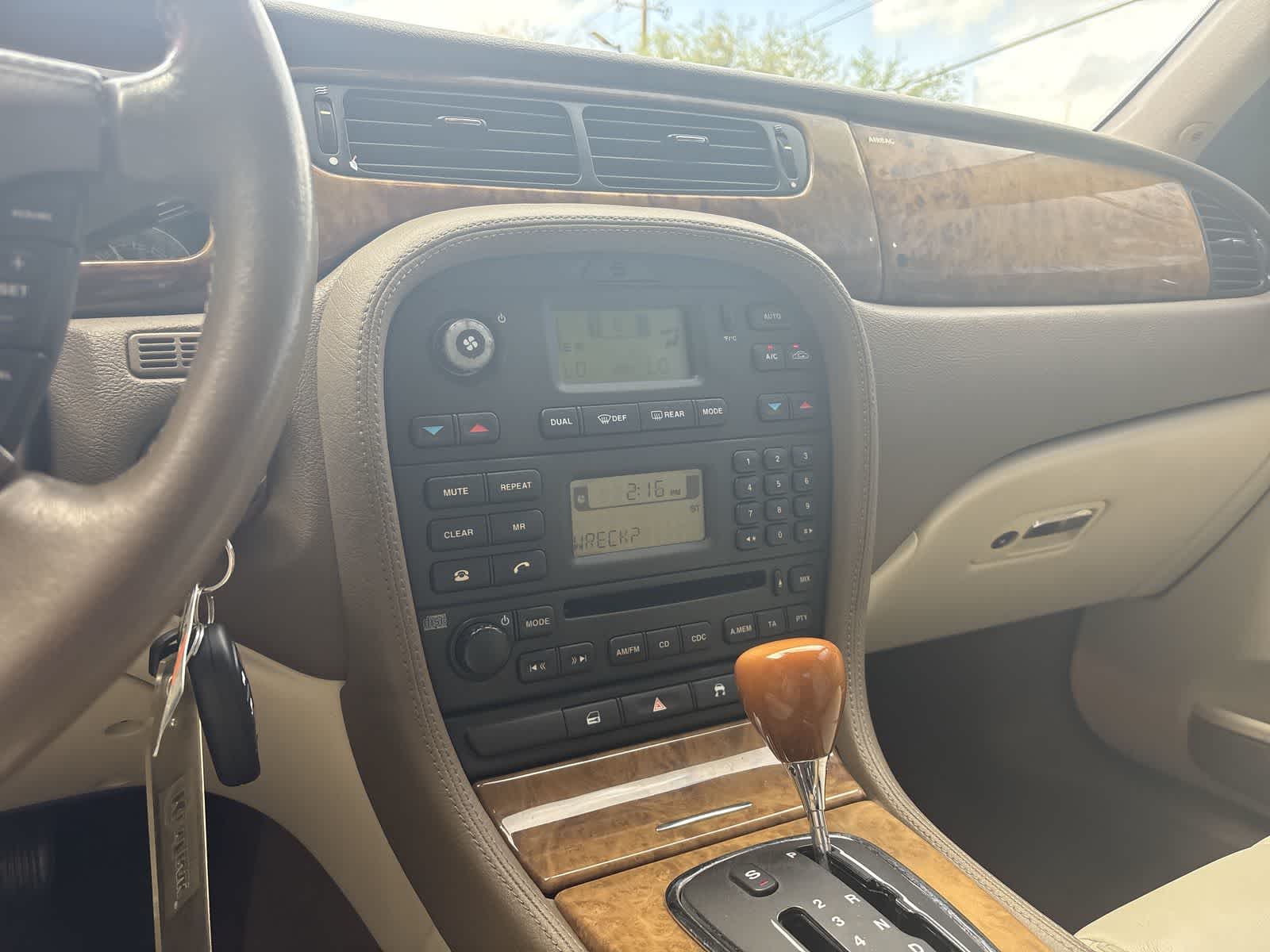 Thumbnail: 2005 Jaguar S-Type - 28