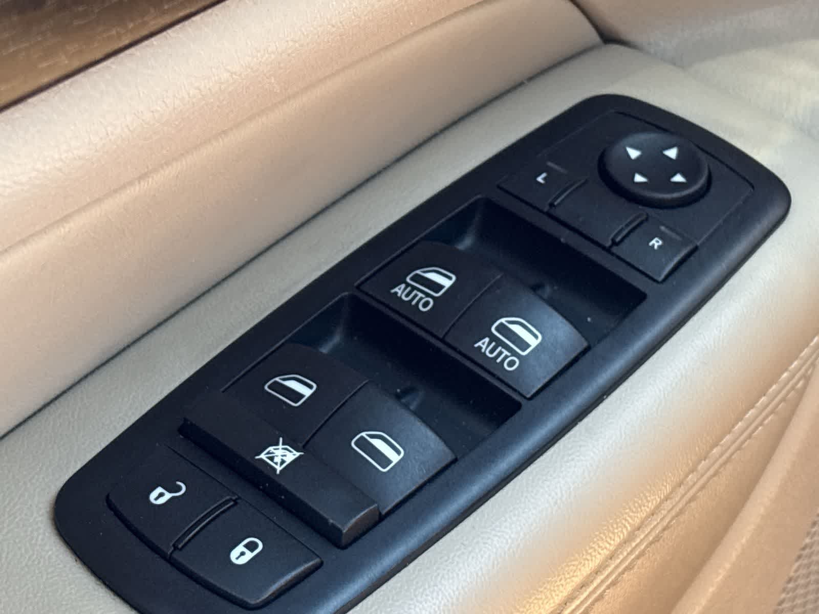 Thumbnail: 2015 Jeep Grand Cherokee - 37