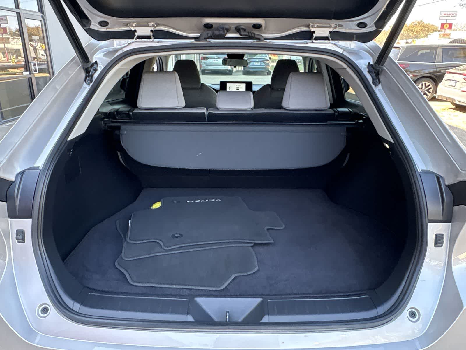 Thumbnail: 2023 Toyota Venza - 38