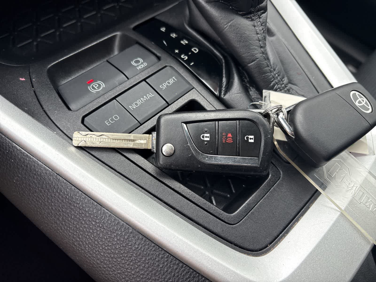 Thumbnail: 2021 Toyota RAV4 - 19