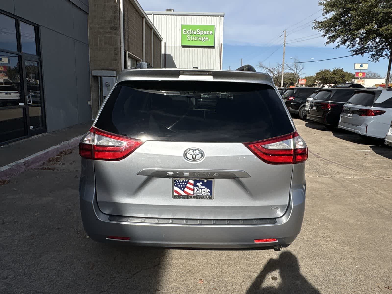 Thumbnail: 2015 Toyota Sienna - 5