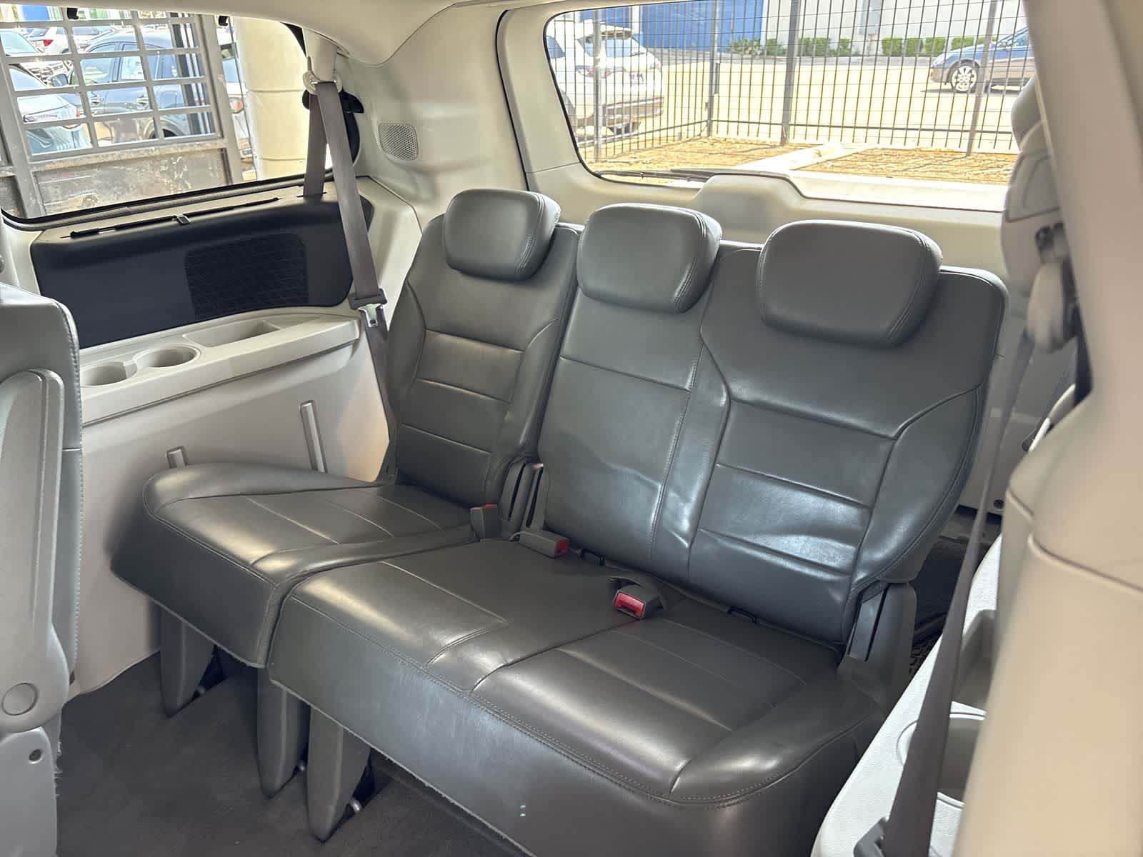 Thumbnail: 2009 Volkswagen Routan - 22