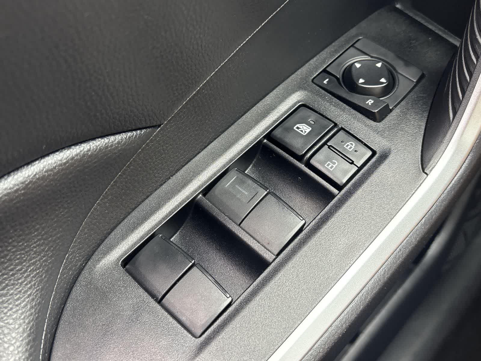 Thumbnail: 2021 Toyota RAV4 - 32