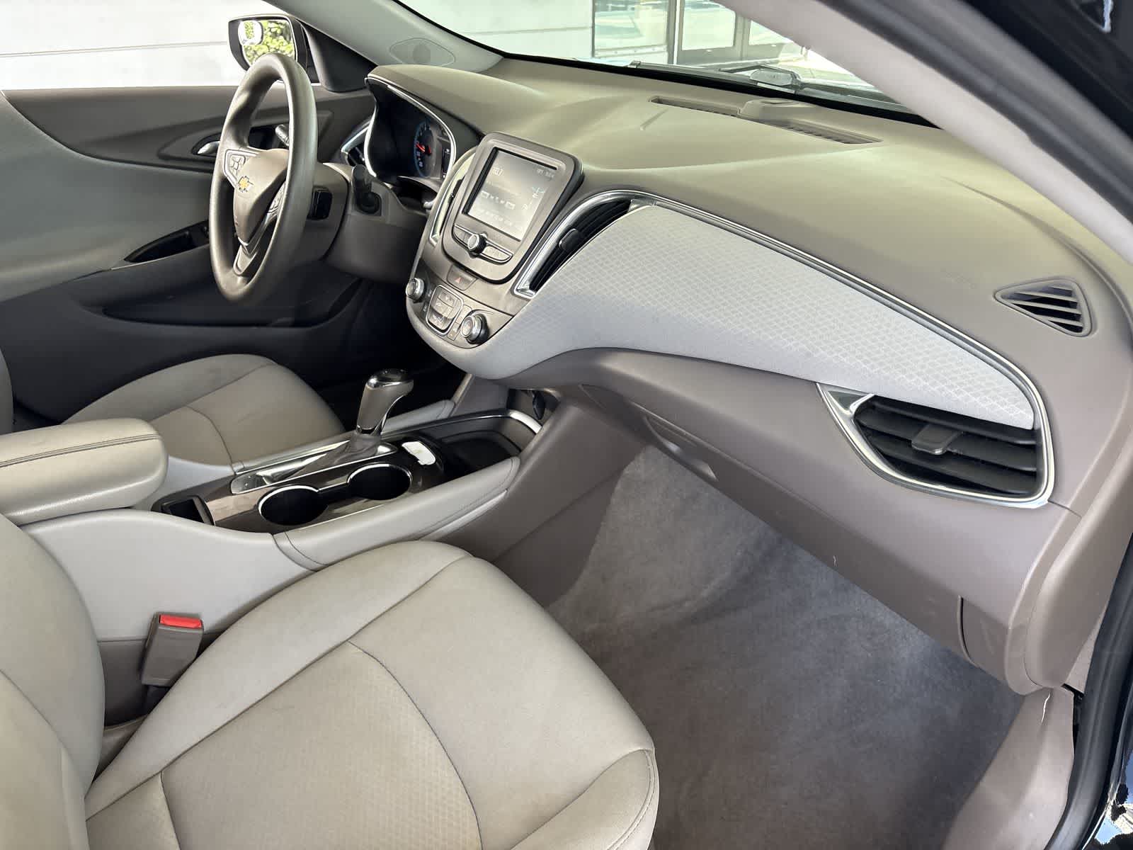 Thumbnail: 2016 Chevrolet Malibu - 22
