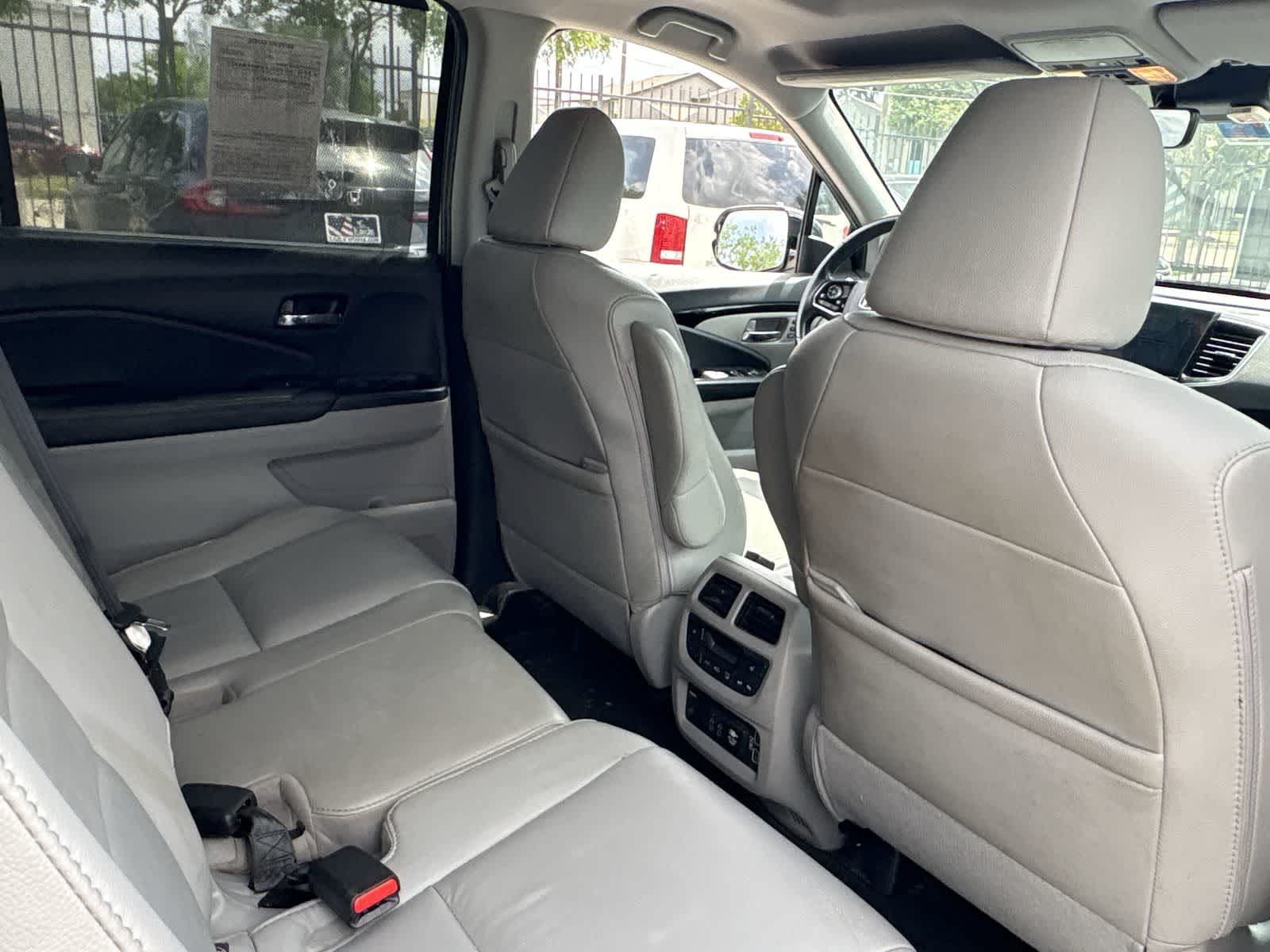 Thumbnail: 2020 Honda Pilot - 15