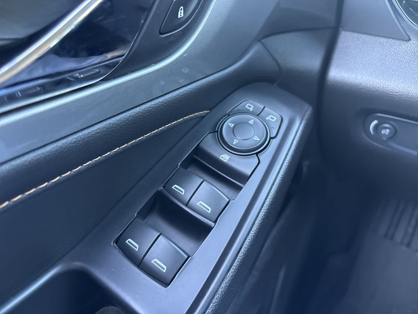 Thumbnail: 2021 Chevrolet Traverse - 31