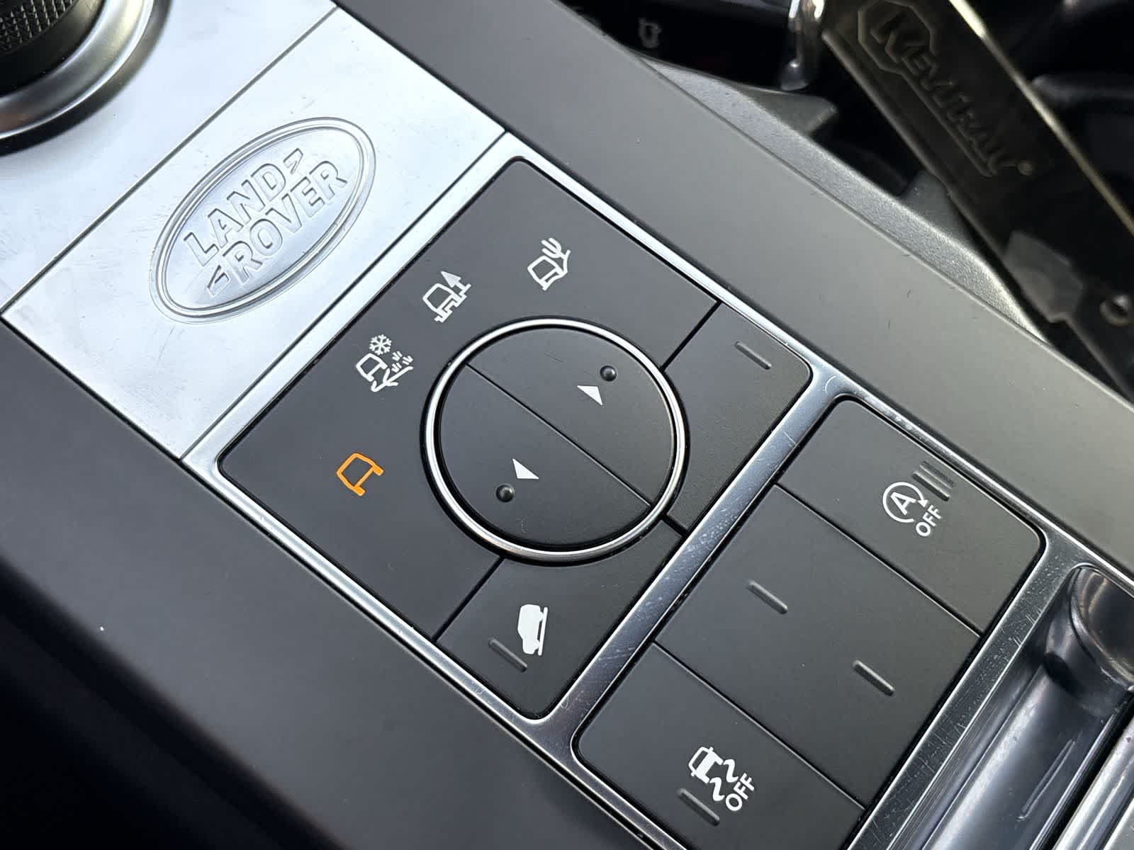 Thumbnail: 2019 Land Rover Discovery - 29