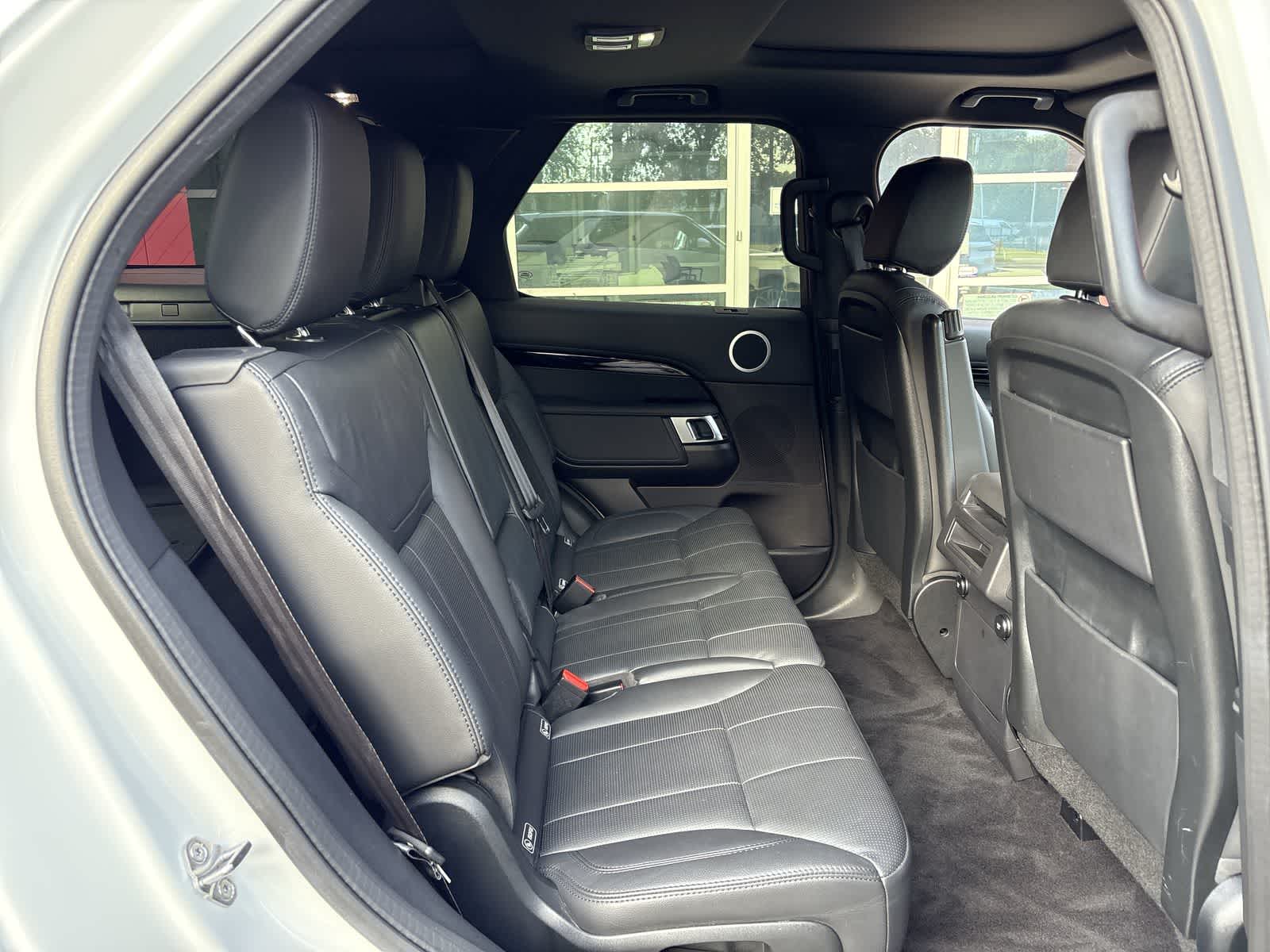 Thumbnail: 2019 Land Rover Discovery - 12