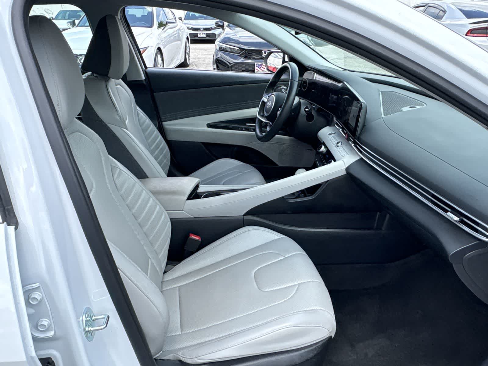 Thumbnail: 2025 Hyundai Elantra - 16