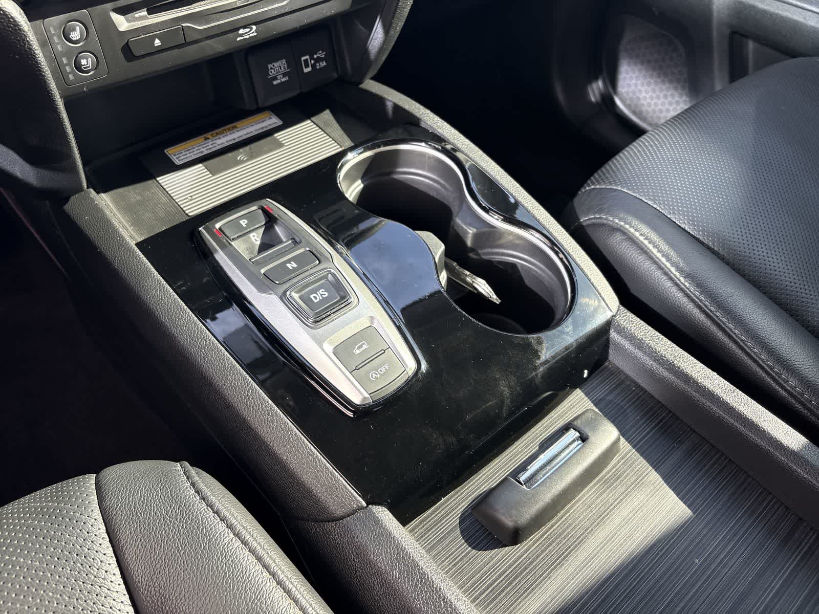 Thumbnail: 2019 Honda Pilot - 16