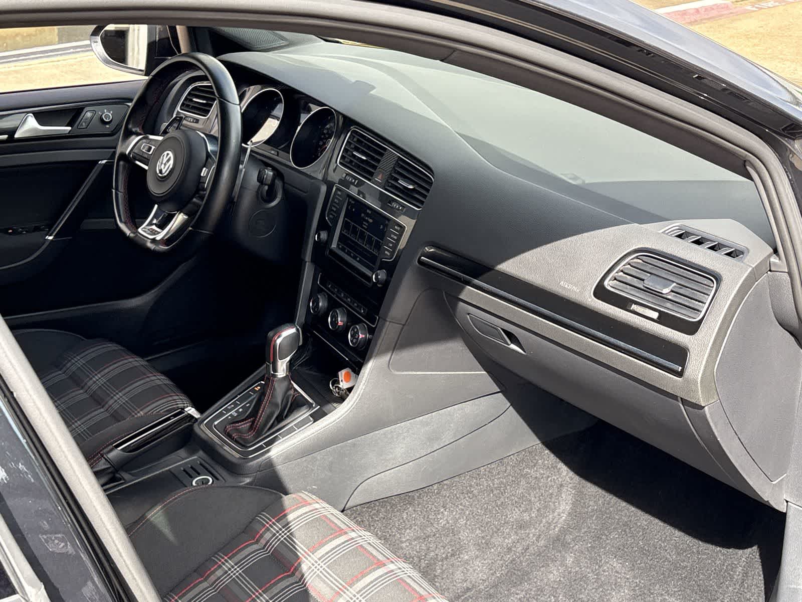 2017 Volkswagen Golf GTI S 21