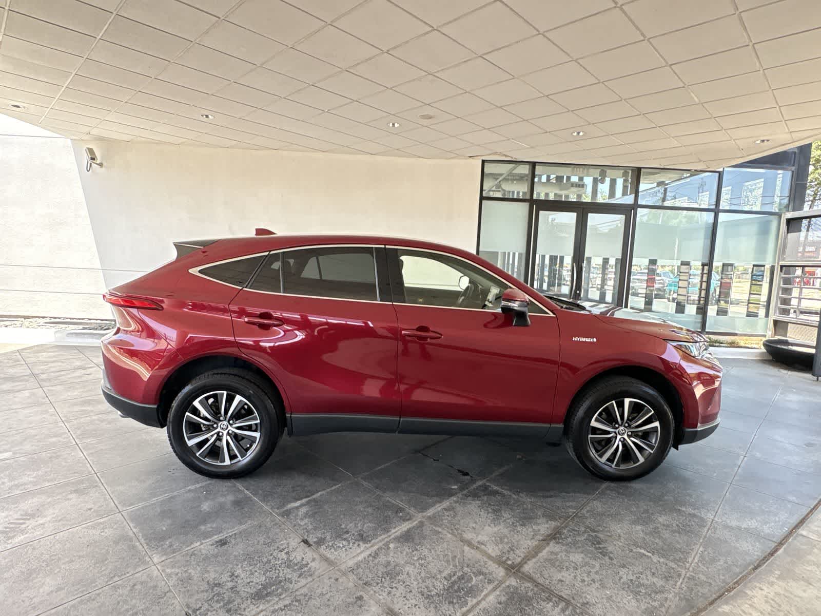 Thumbnail: 2021 Toyota Venza - 24