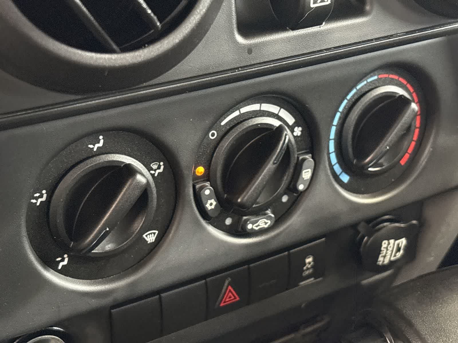 Thumbnail: 2010 Jeep Wrangler - 28