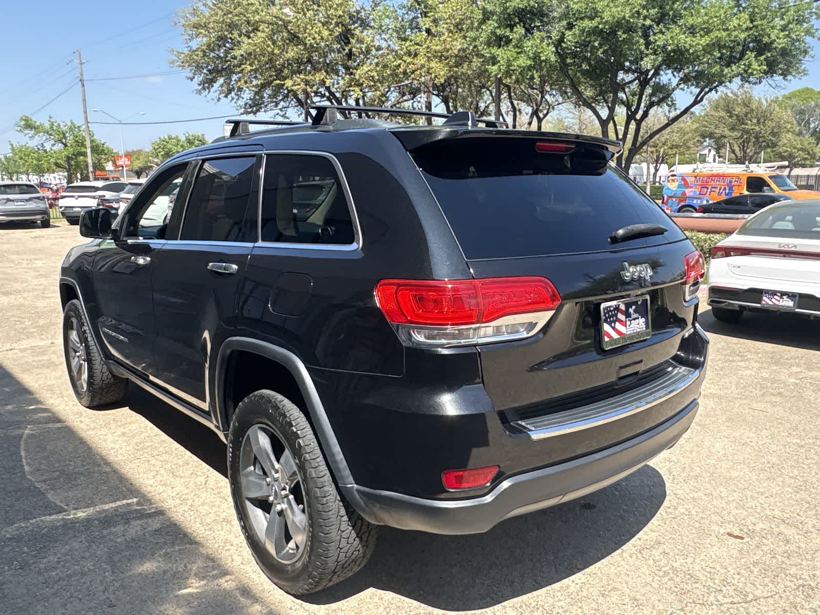 Thumbnail: 2015 Jeep Grand Cherokee - 12
