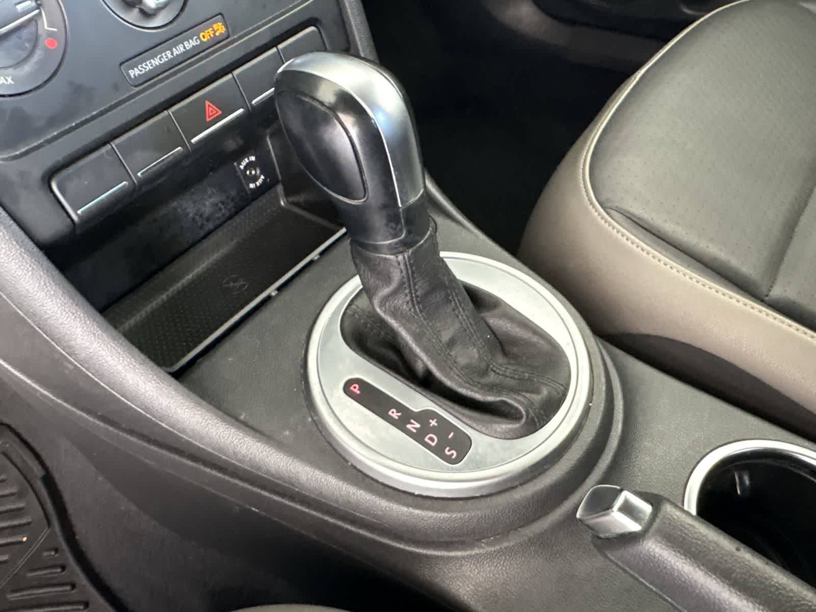 Thumbnail: 2015 Volkswagen Beetle - 16