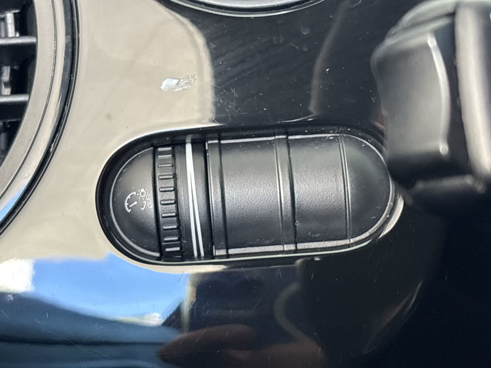 Thumbnail: 2015 Volkswagen Beetle - 31