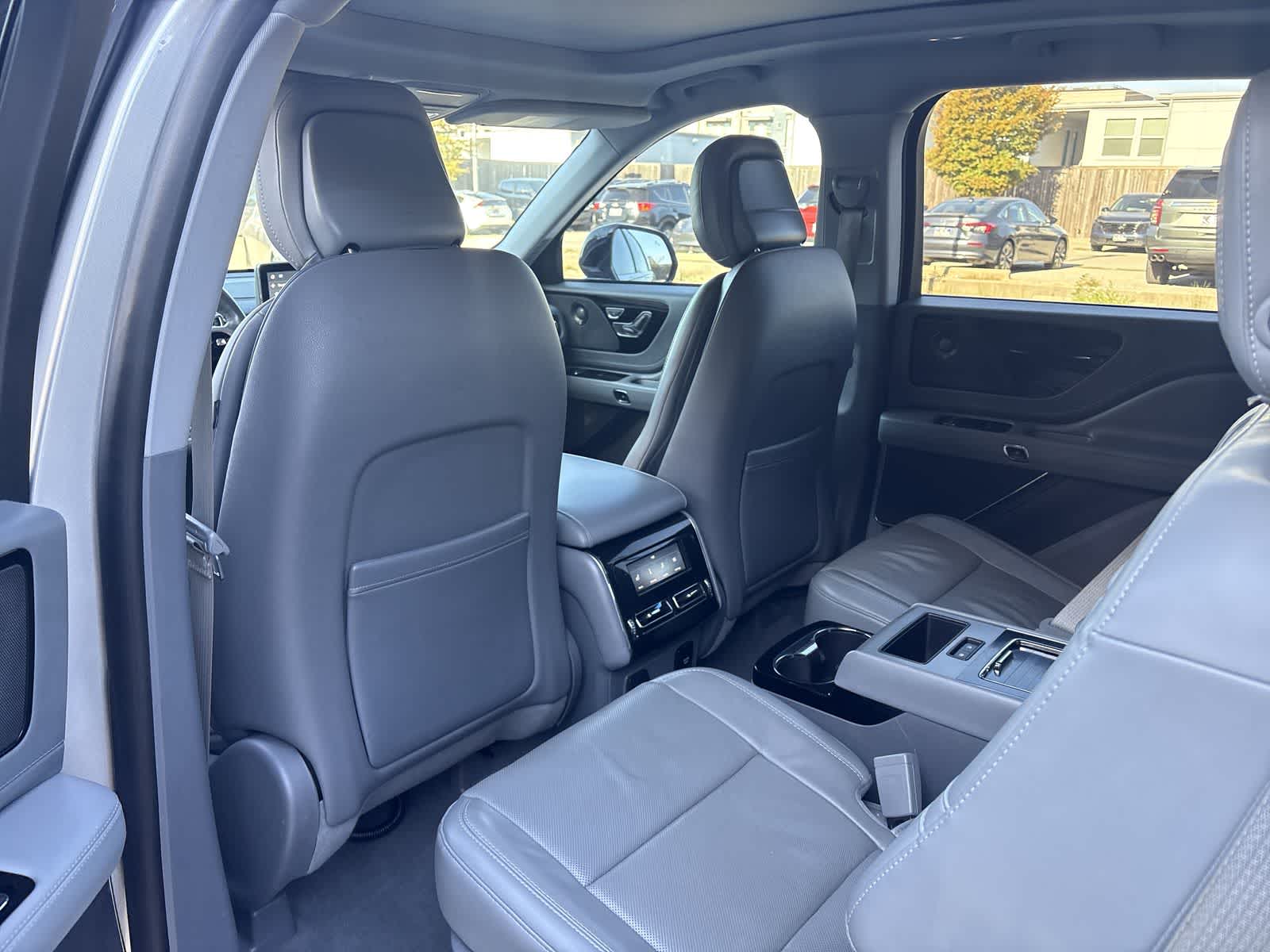 Thumbnail: 2020 Lincoln Aviator - 11