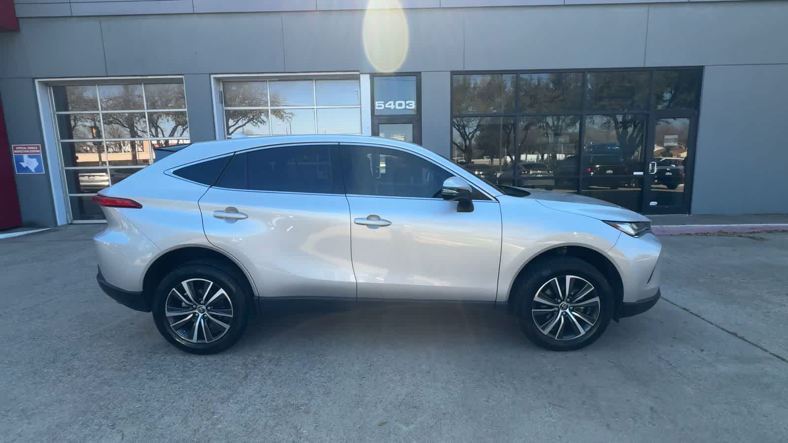 Thumbnail: 2023 Toyota Venza - 9