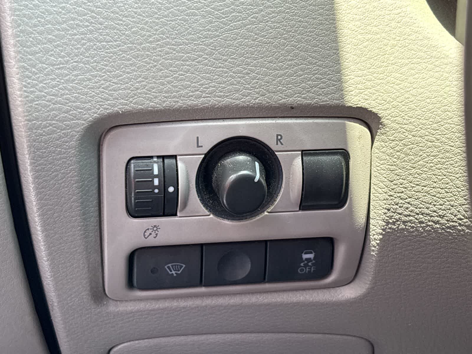 Thumbnail: 2008 Subaru Tribeca - 18