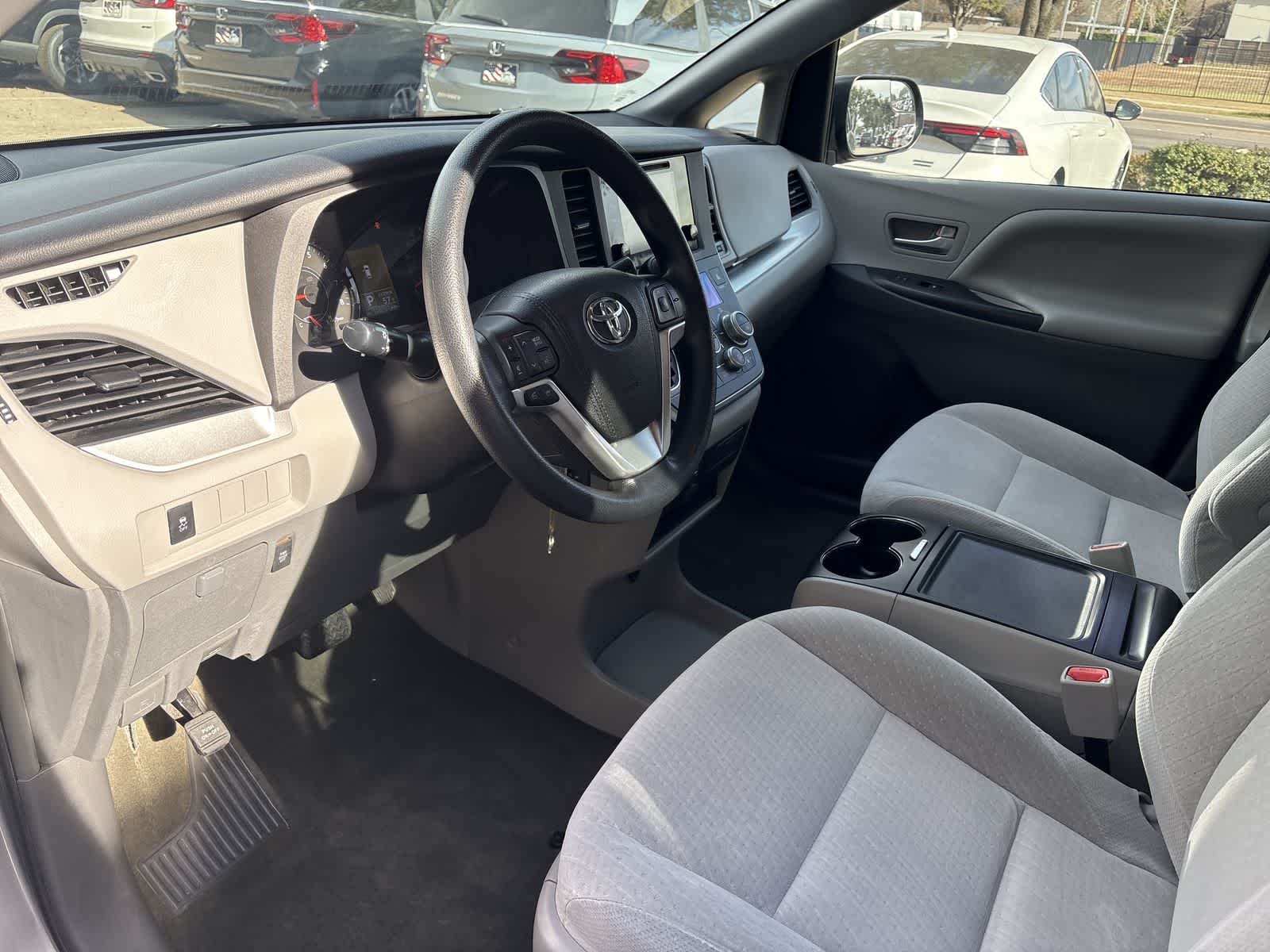 Thumbnail: 2015 Toyota Sienna - 2