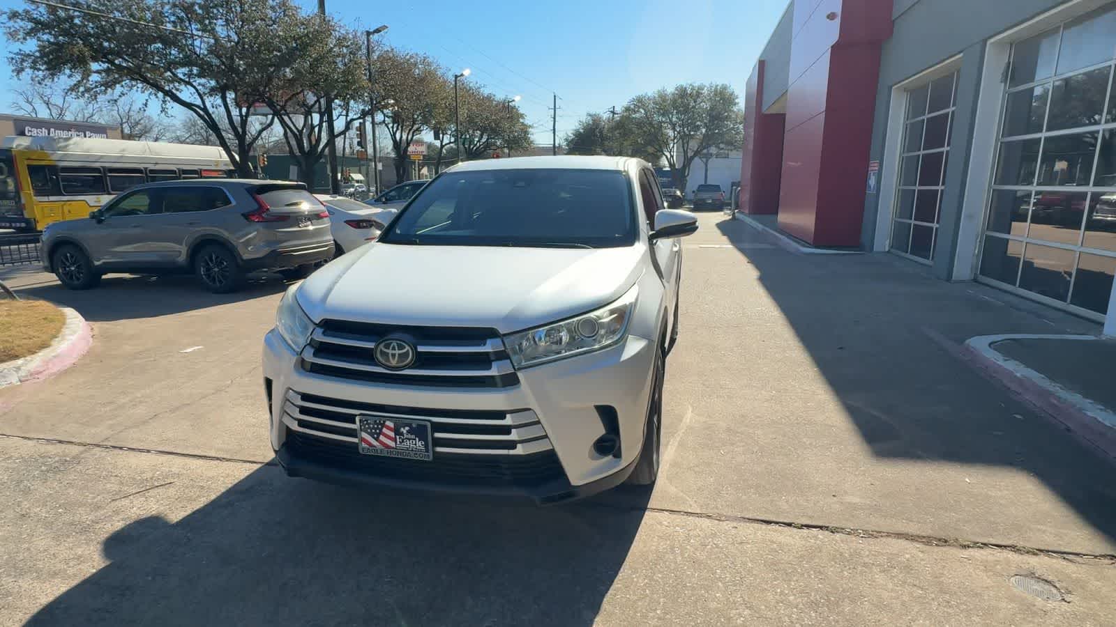 Thumbnail: 2017 Toyota Highlander - 3